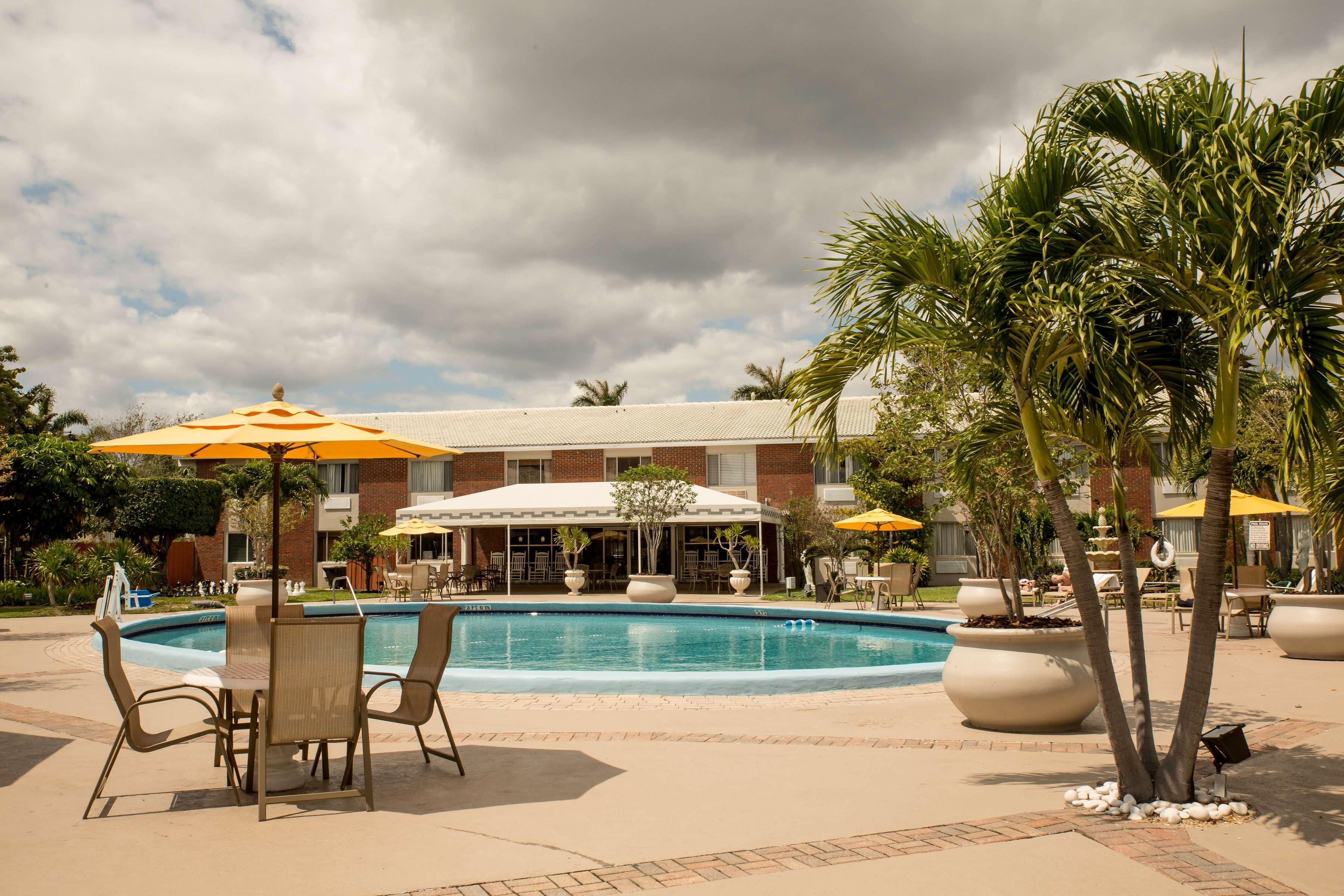 Best Western Palm Beach Lakes West Palm Beach Exterior photo
