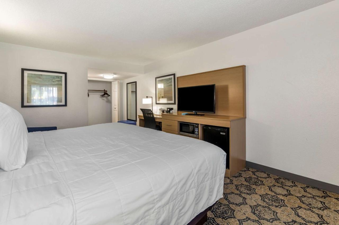 Best Western Palm Beach Lakes West Palm Beach Exterior photo
