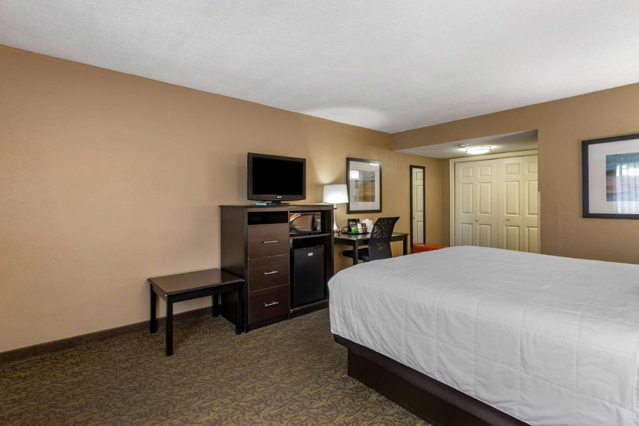 Best Western Palm Beach Lakes West Palm Beach Exterior photo