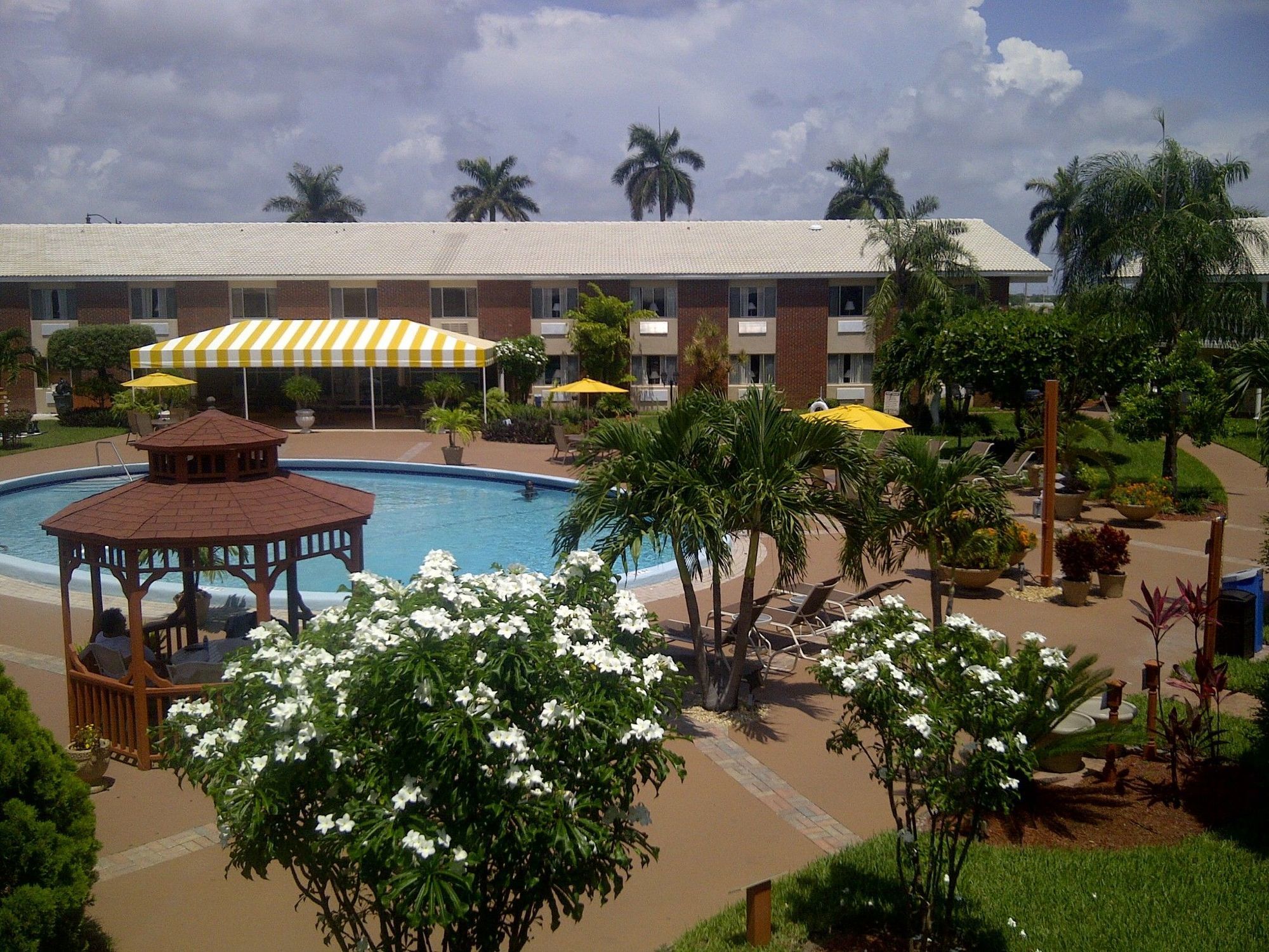 Best Western Palm Beach Lakes West Palm Beach Exterior photo